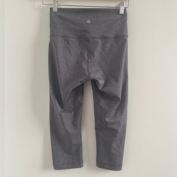 Lululemon Wunder Under High-Rise 1/2 Tight 17" Size 6 In Heathered Black - Picture 9 of 10